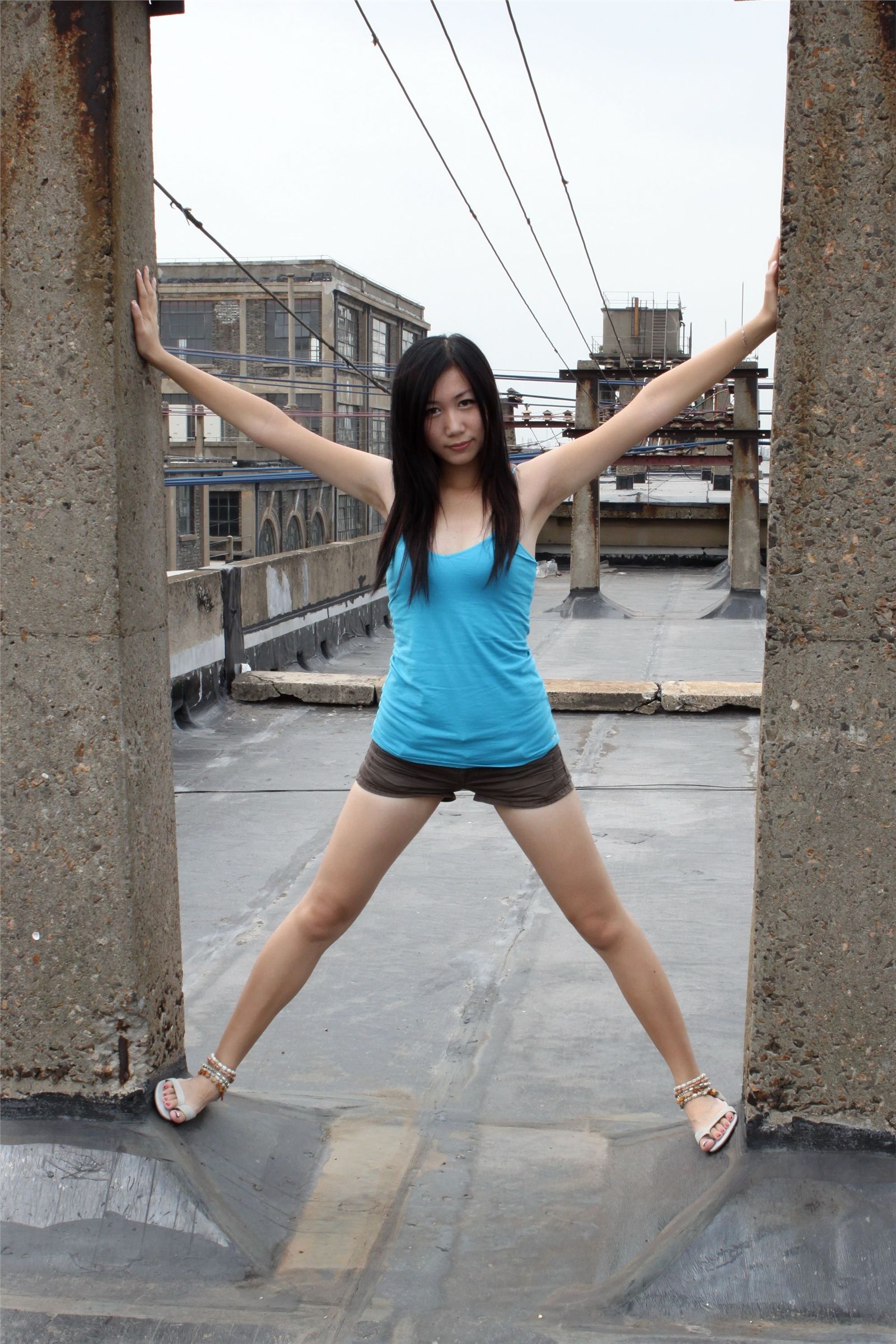 [户外街拍] 2013.08.21 美女娇娇 创意园外拍